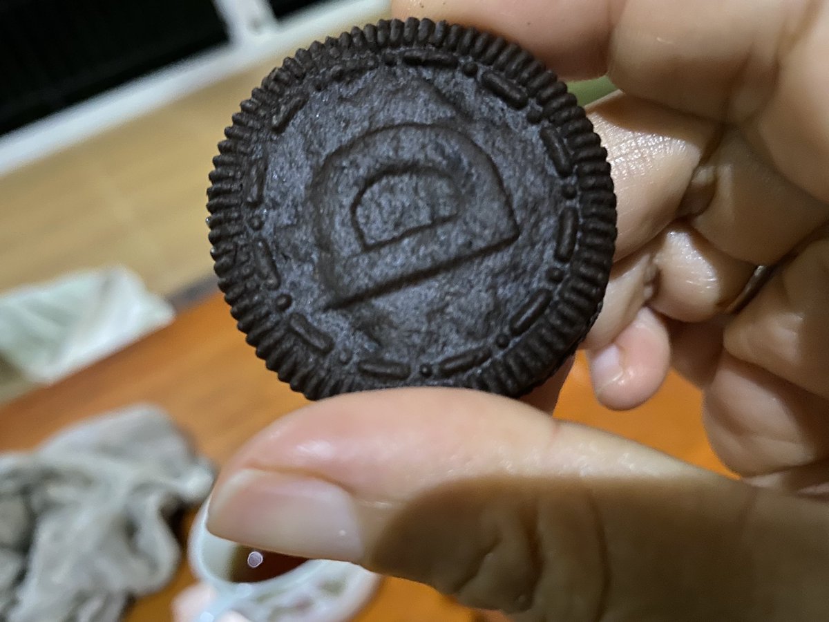 sachikoCRZ's tweet photo. 文字オレオは地域限定?商品なんだ!日本でも発売されるのかも。
文字だけではなく顔バージョンもある
#SayItWithOREO https://t.co/lbxLP1qiND