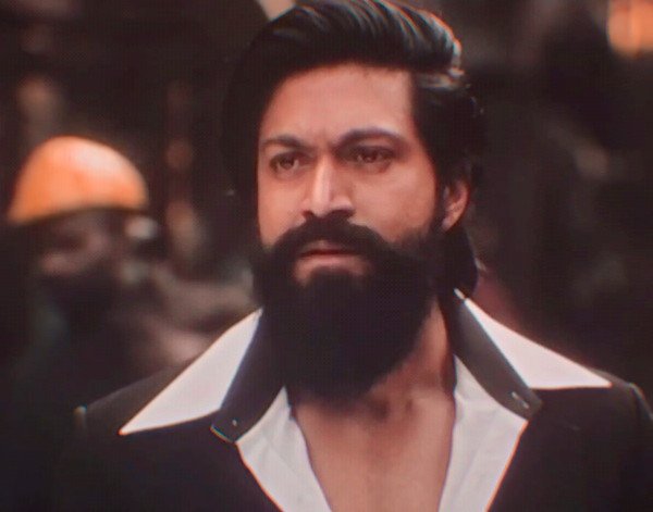 YashDevotee's tweet photo. This Scene @TheNameIsYash BOSS 🥺❤️

#KGF2 #KGFChapter2 https://t.co/4oeTWynyha