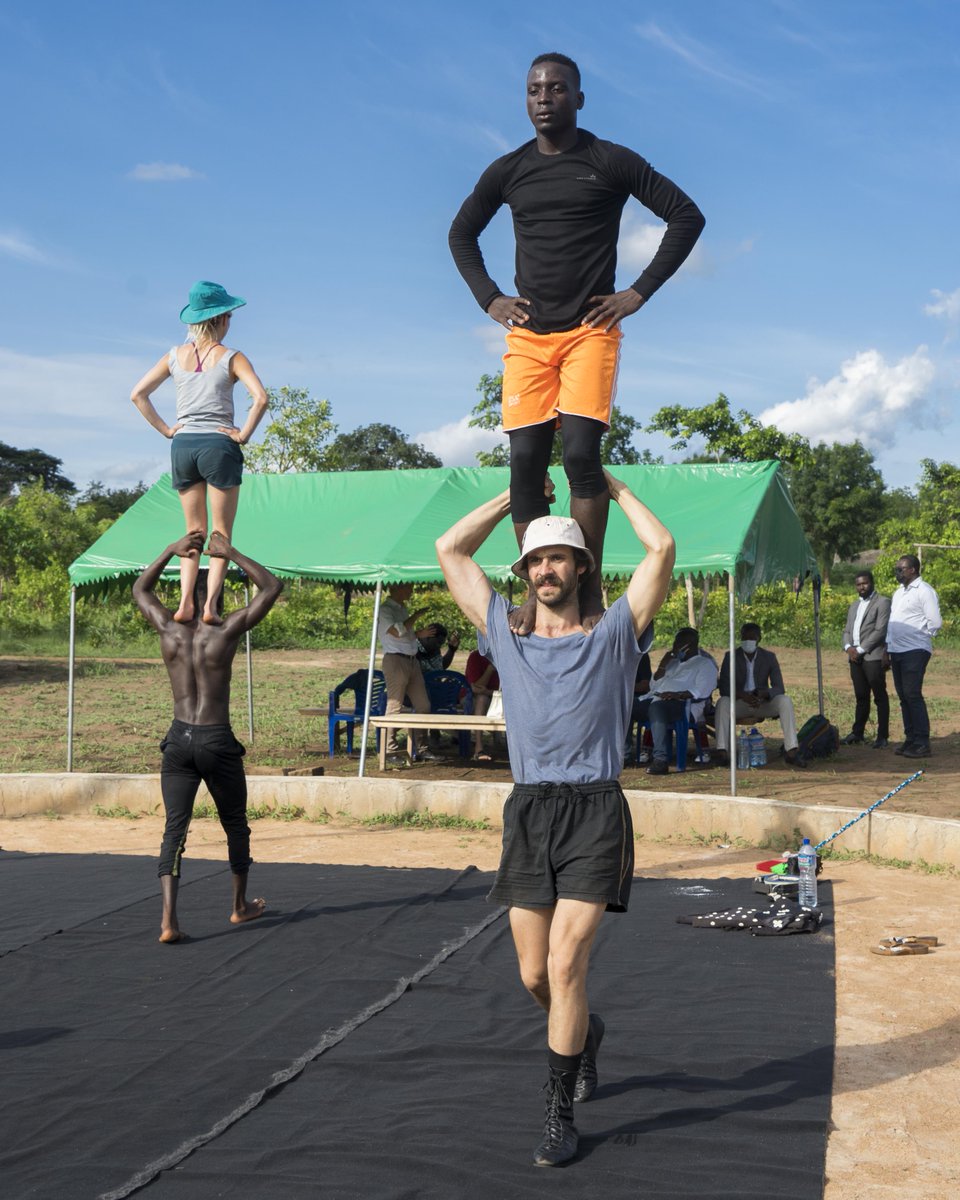 IFTogo's tweet photo. 🤸🏽‍♀️🤸[FORMATION • CIRQUE] Développement de la filière du cirque au Togo !
Avec le soutien de @lillefrance et d'@IFTogo , un atelier de formation en portées acrobatiques « De Lomme à Lomé » se déroule du 10 au 23 avril à Assahoun (région maritime). 
📸Alice Dufour-Féronce. https://t.co/PTZ6rYNAYI