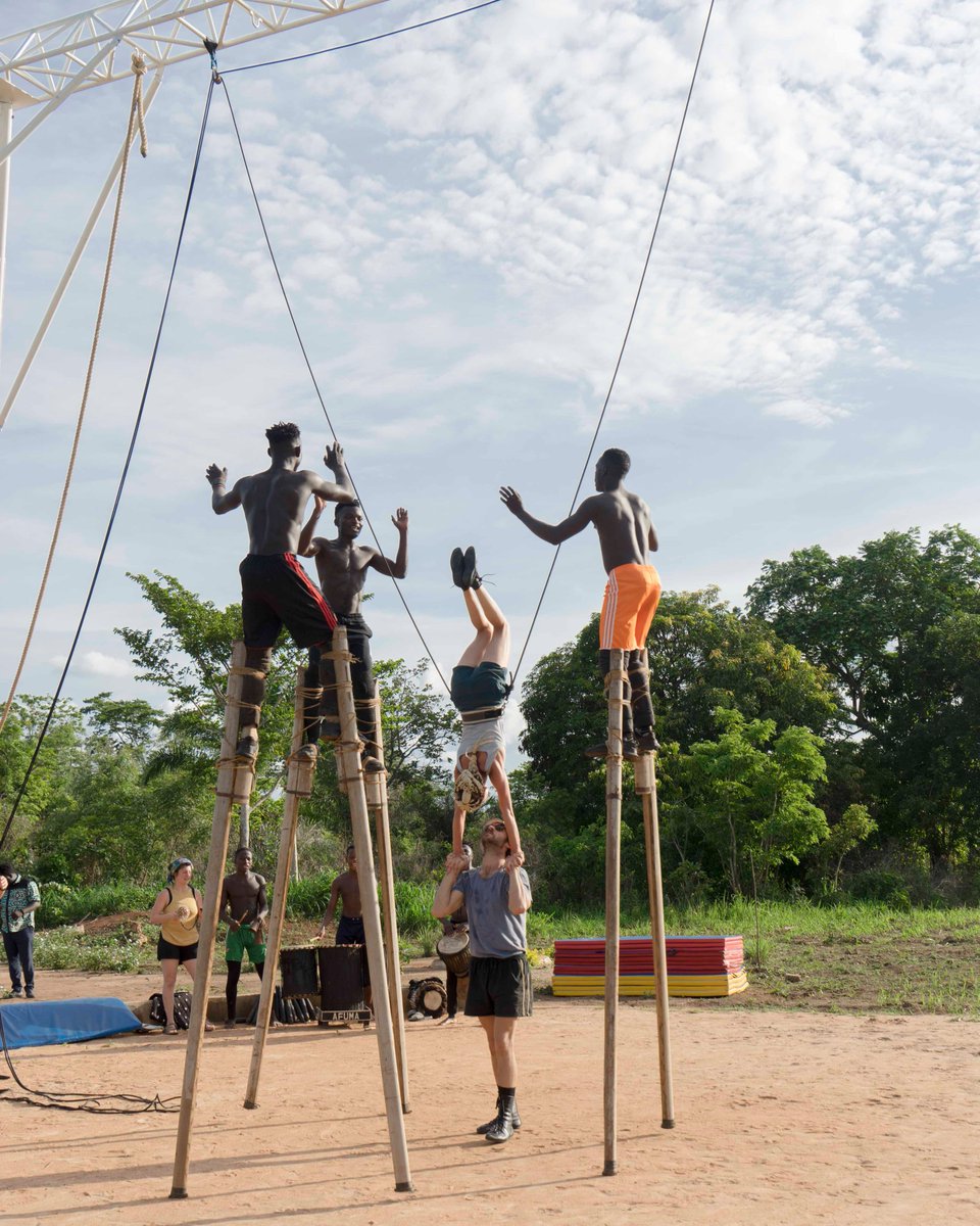 IFTogo's tweet photo. 🤸🏽‍♀️🤸[FORMATION • CIRQUE] Développement de la filière du cirque au Togo !
Avec le soutien de @lillefrance et d'@IFTogo , un atelier de formation en portées acrobatiques « De Lomme à Lomé » se déroule du 10 au 23 avril à Assahoun (région maritime). 
📸Alice Dufour-Féronce. https://t.co/PTZ6rYNAYI
