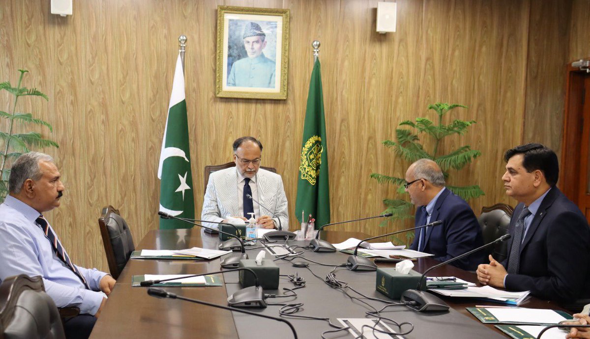 PlanComPakistan's tweet photo. Minister Ahsan Iqbal remarked that “data can be used for predictive management”. He advised to arrange a workshop with Secretaries and Commissioners who should be elaborated on how to access and utilise the PBS data resource for making effective policy decisions. https://t.co/wskBtlz5Vc
