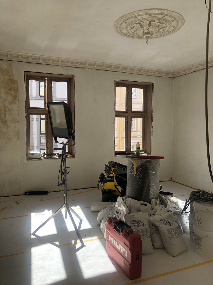 Tito_Froysaker's tweet photo. Nytt prosjekt på Vestkanten på gang. Påsken har gått med på rivejobben 🐣 Gutta leverer varene, så her skal vi få til noe bra fremover ⚒️🏚🏠 https://t.co/Oh7owtvQCp