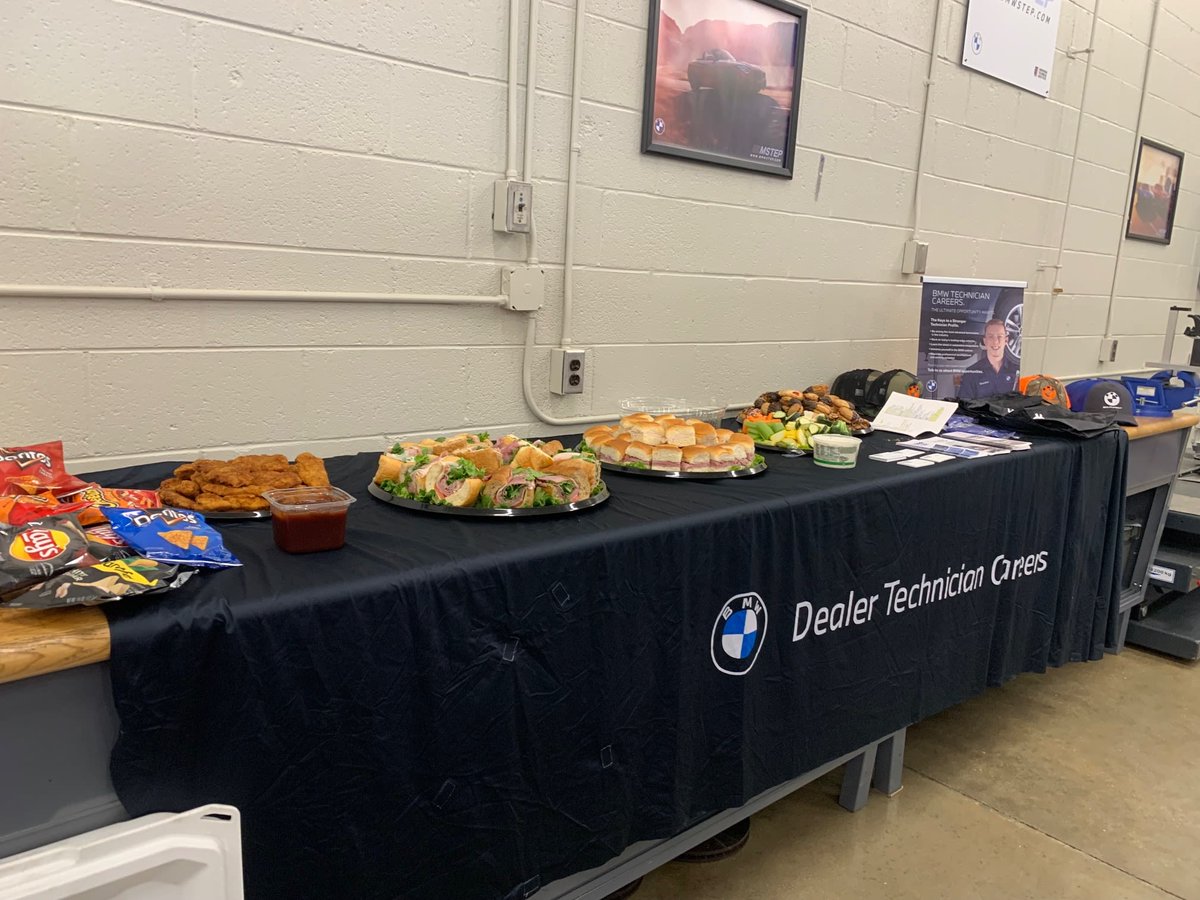 BMWofSouthpoint's tweet image. Our team went to Ft. Bragg to visit some amazing men that are working to becoming BMW technicians thru the Military Step Program. Thank you for having us and we're looking forward to having these wonderful technicians as a part of the Hendrick Team. #MSTEP #HendrickAutoGroup