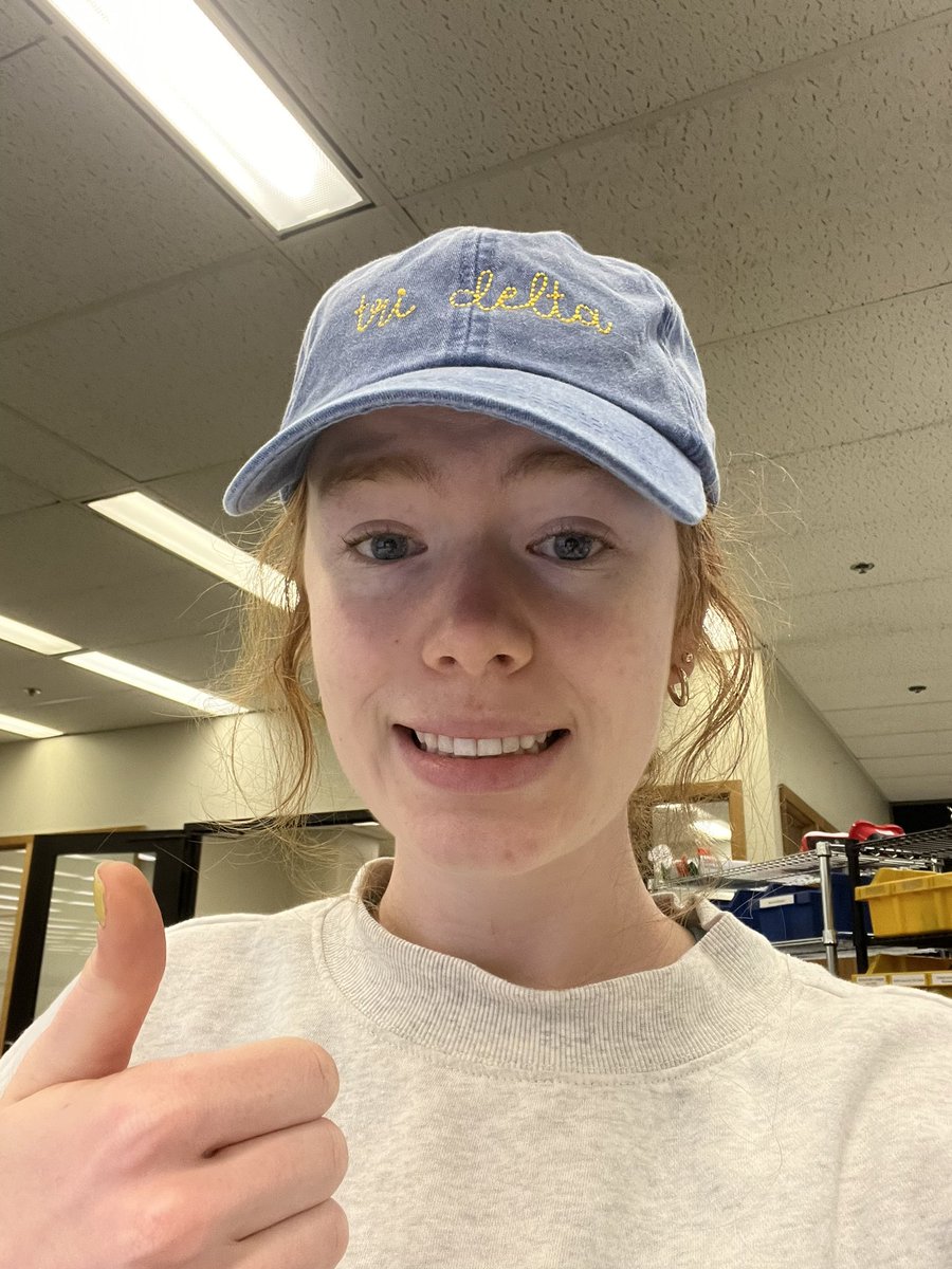 rainesbaileyy's tweet photo. Had an older lady at work tell me I wasn’t like other red heads because I was pretty. Not sure if I should be happy about this backhanded compliment #reallifesocialpsych https://t.co/2lceRJK02K