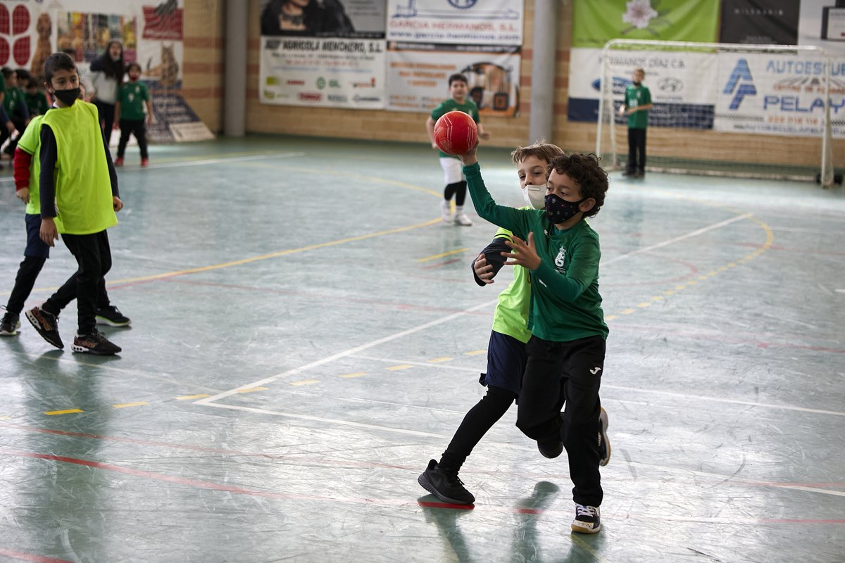 fbmclm's tweet photo. ¿Tenéis ganas de esto? 🤩Nosotros estamos deseando que llegue ya😬
✨Los pitufines y pitufinas estarán el próximo día 24 en #PozueloDeCalatrava disfrutando del #minibalonmano 🤾♀️
📆 𝐔́𝐥𝐭𝐢𝐦𝐨 𝐝𝐢́𝐚 para realizar tu inscripción 📝
¡Os esperamos! 💜
@BMPozueloCva https://t.co/g24iYaJXQs