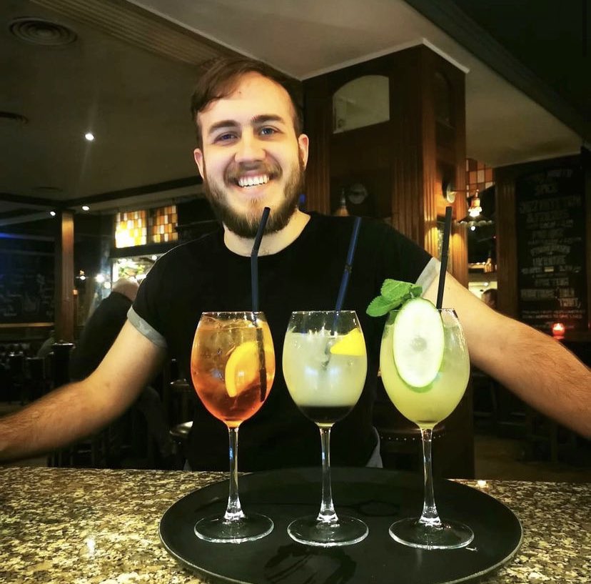 Mid week blues? No such thing when we've got these Spritzers on the menu and this smiley face behind the bar 😎 Come and find Fieldie at the bar pouring…. 🍊 Aperol Spritz 🌷 Lavender Spritz 🍃 Hugo Spritz #TimeOutLondon #HumpDay #5oClockSomewhere