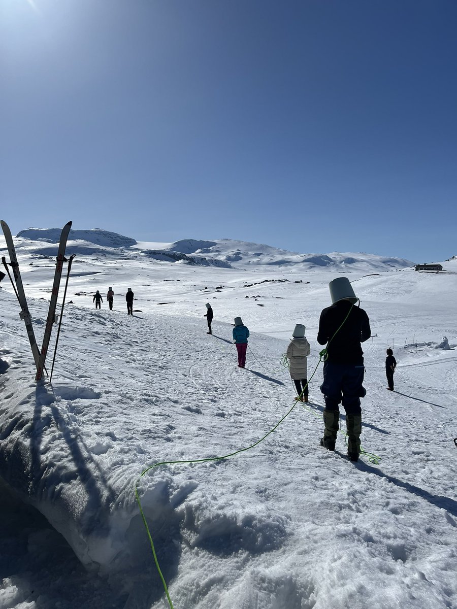 NatalyaGomezEPS's tweet photo. Today at #icefinse was safety training for working in cold, snowy conditions and on glaciers.  Students started to learn about walking safely on a glacier, avoiding crevasses, using crampons, digging a snow cave to sleep in and the challenges of locating colleagues in a whiteout. https://t.co/Gdmod5PjdP