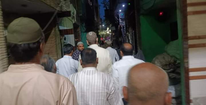 PurbaMedinipur7's tweet photo. #livepicture दिल्ली के हिंसा प्रभावित जहांगीरपुरी इलाके में पहुंचे सांसद असदुद्दीन ओवैसी साहब
#असदुद्दीन ओवैसी
#जहांगीरपुरी हिंसा
#DelhiRiots2022 #DelhiViolence https://t.co/BzUby90nMr