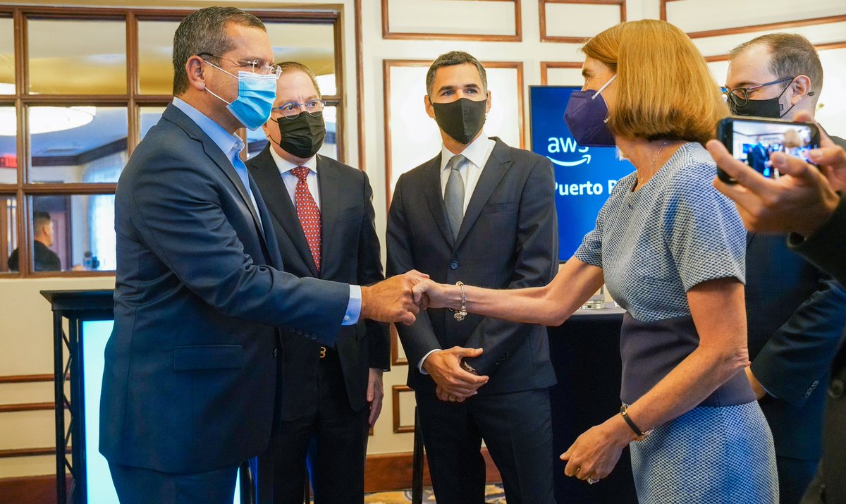 GovPierluisi's tweet photo. Darle la bienvenida a Amazon Web Services a Puerto Rico es otro gran paso hacia la meta de aumentar nuestra competitividad como destino de inversión y es un eslabón clave para nuestro ecosistema tecnológico empresarial y desarrollo económico. #GobiernoDeResultados https://t.co/G5GWbaG9lP