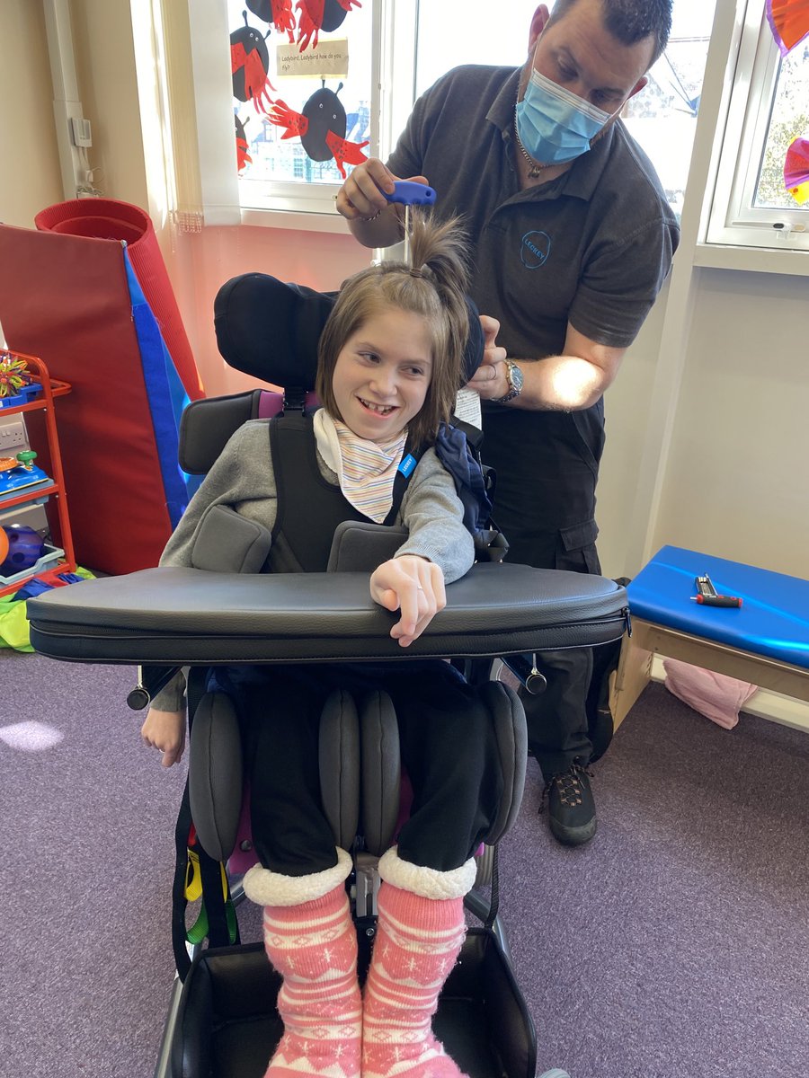 Faith is delighted with her new chair - thanks to Ian ⁦@ Leckie.com 🎉