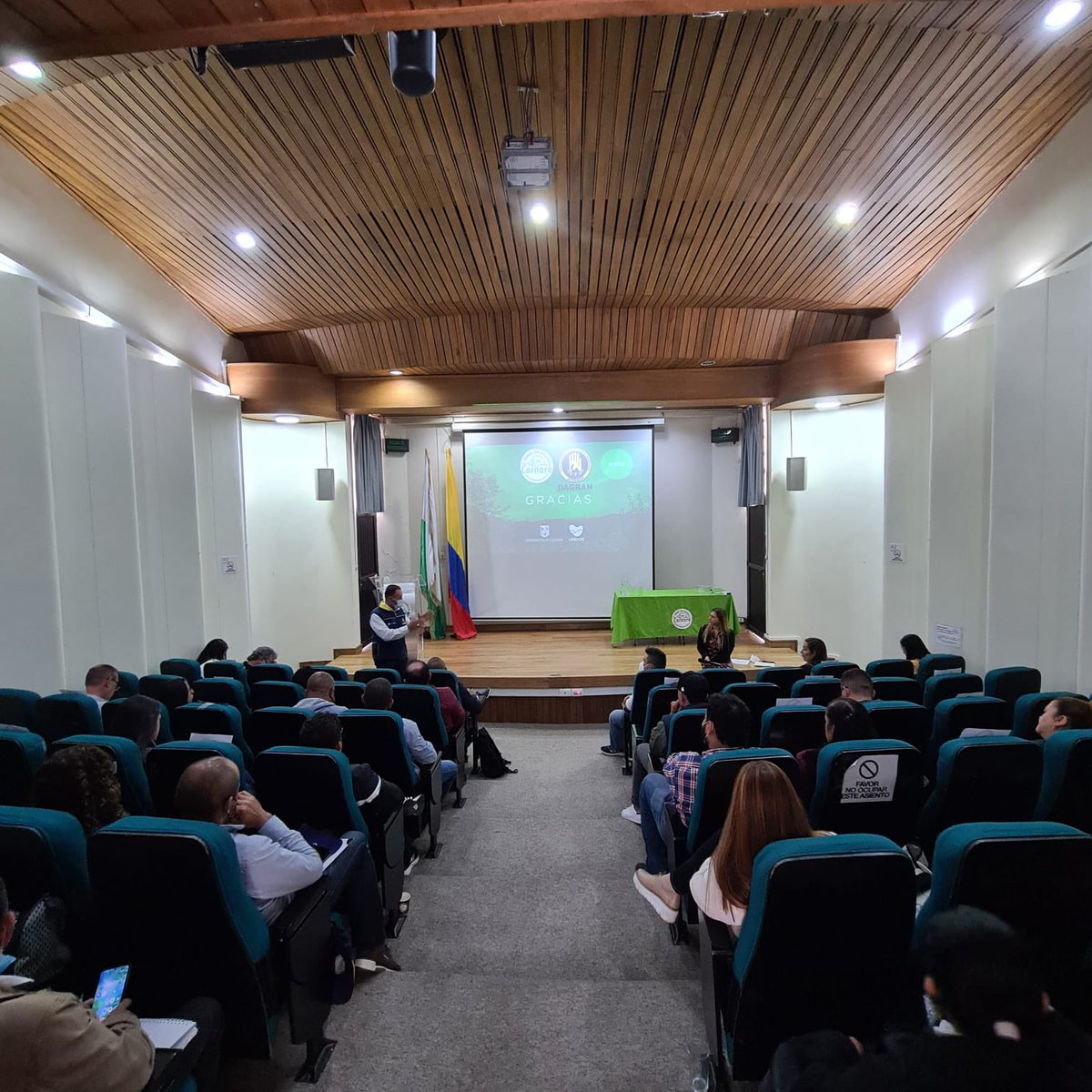 Colmaspositiva's tweet photo. En estos momentos se lleva a cabo en la sede de @cornare, el primer Concejo Regional de Gestión del Riesgo de Desastres #CRGRD2022 #colombiamaspositiva #orienteantioqueño https://t.co/hbjsXS8KkE