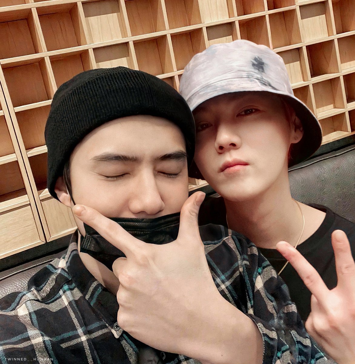 Twinned__HunHan's tweet photo. 鹿鹿生日快乐🥳

＃HUNHAN #SELU #勋鹿 https://t.co/gdzcDqw5vG
