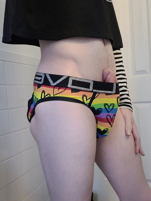 2 pic. Love the way these undies look! https://t.co/i1j4gOT7hp