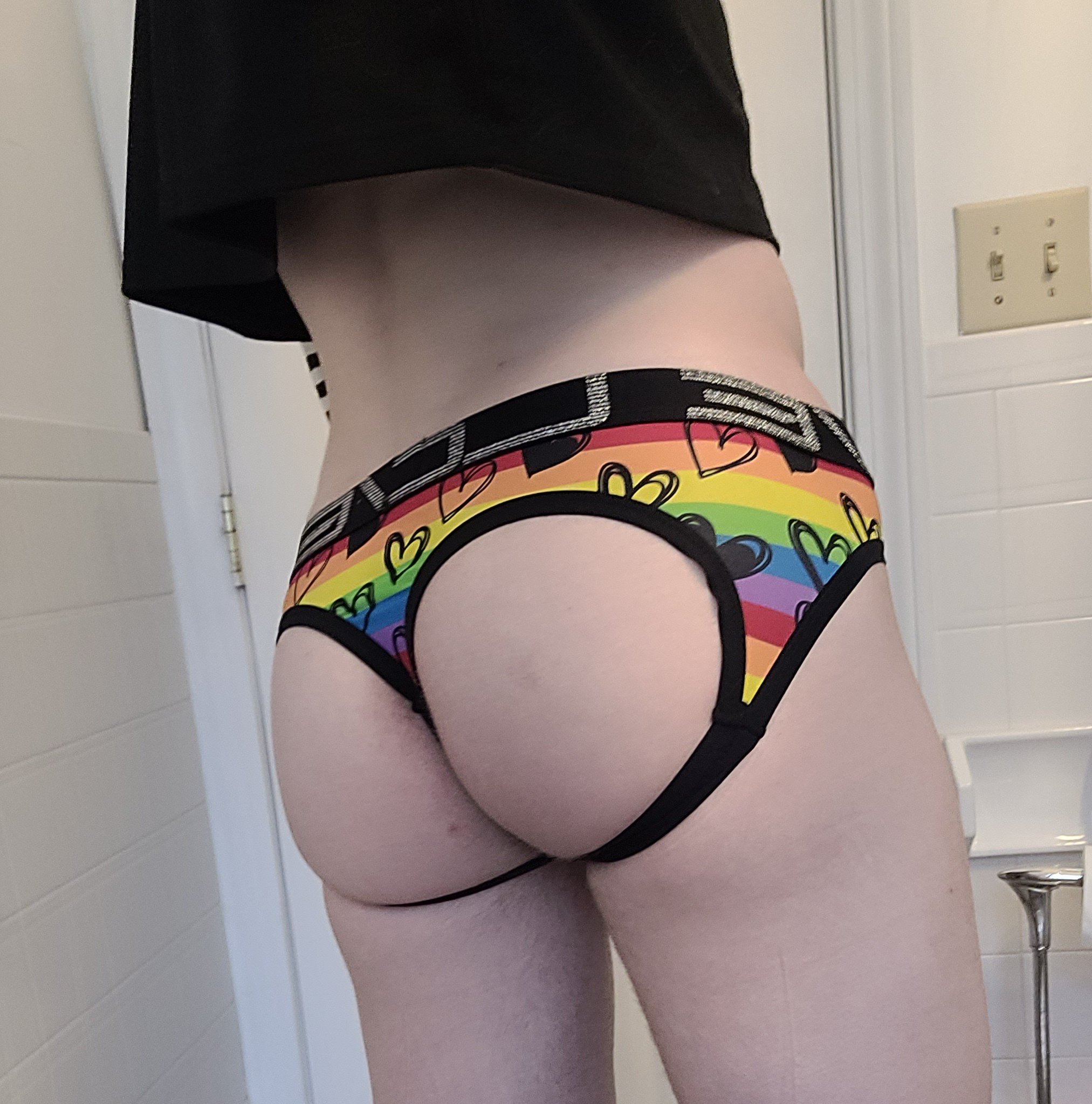 3 pic. Love the way these undies look! https://t.co/i1j4gOT7hp