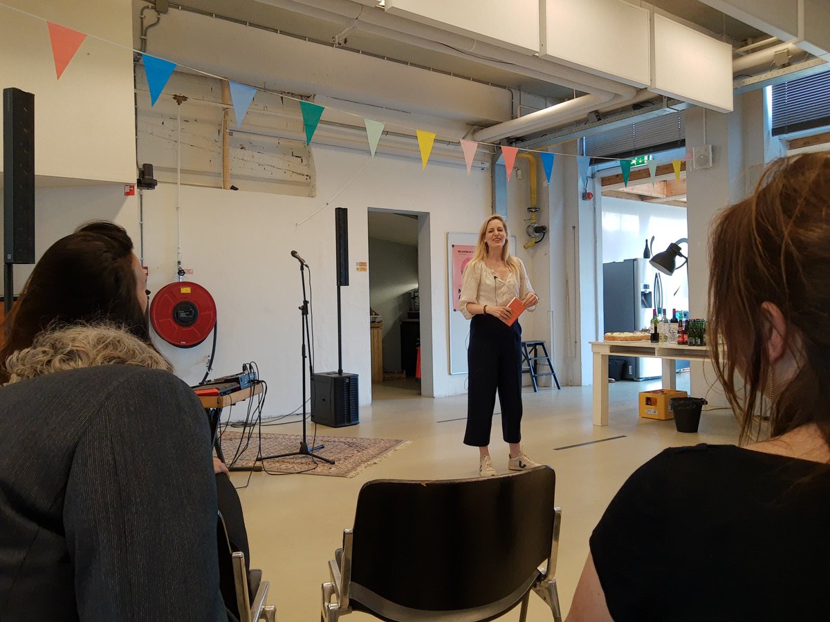 'Nu is het aan ons. Oproep tot echte democratie.' Presentatie van het boekpamflet met die naam door @EvaRovers. Een pleidooi voor een burgerberaad over het #klimaat.