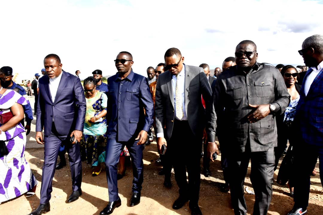 julienpalukucom's tweet photo. A la suite du DRC-AFRICA BUSINESS FORUM, les Min de L'ESU, Recherche Scientifique, Mines et moi même sommes arrivés à Lubumbashi. Au menu, lancement du Centre Aficain d'excellence pour les Batteries électriques en RDC https://t.co/wxEqmm57bR
