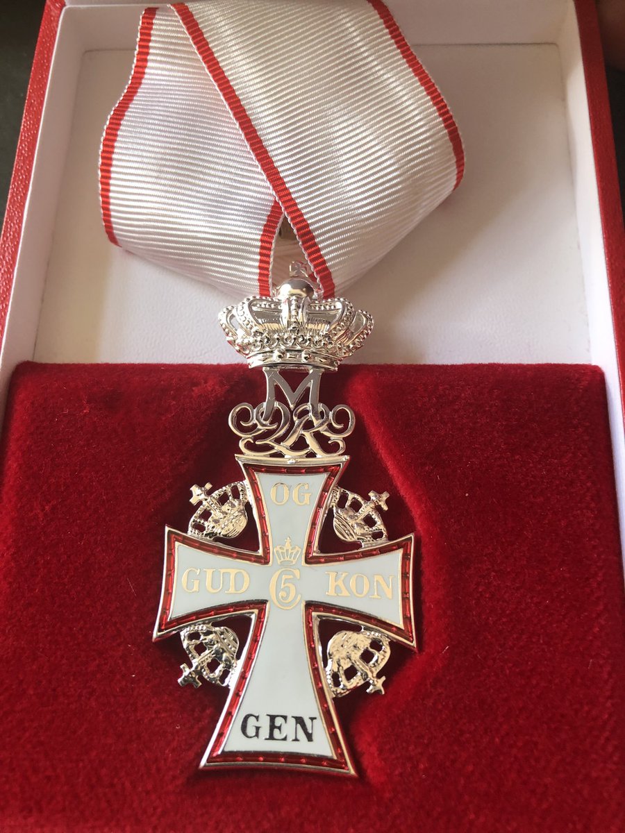 ProfJLundgren's tweet photo. Hendes Majestæt Dronningen har udnævnt mig til Ridder af Dannebrogsordenen. Blev oversendt ifm Dronningens fødselsdag d 16.4.2022. Er taknemmelig og ydmyg over denne anerkendelse. https://t.co/hDu1l9xPSB