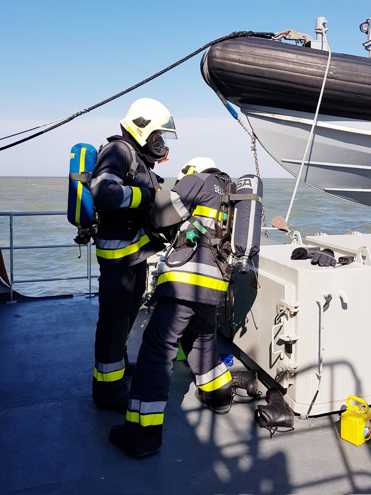 cdt-p901-castor-on-twitter-teamwork-firefighting-thebelgiannavy-https-t-co-ujgdps8vci-twitter