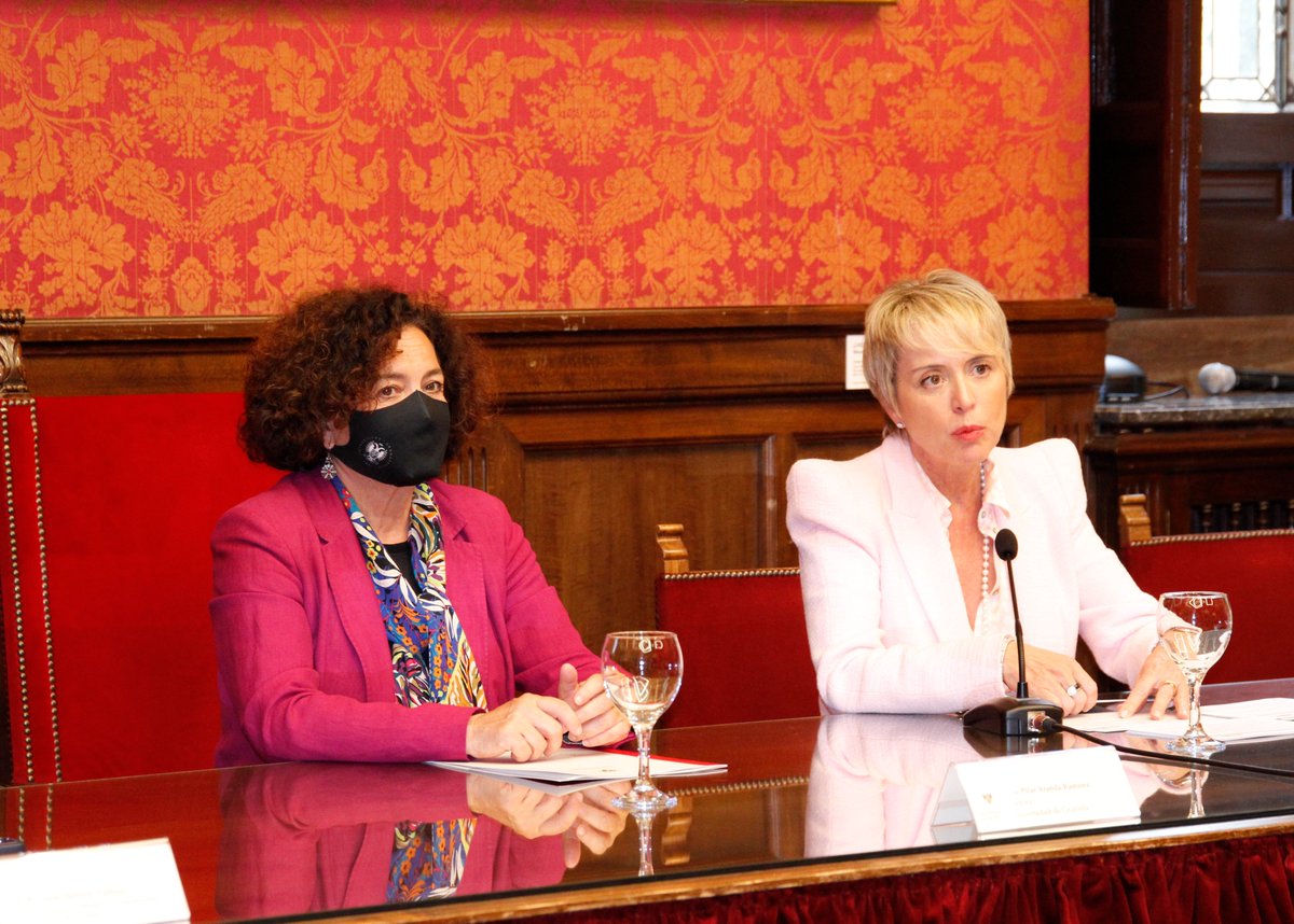 La secretaria de <a href="/SEDIAgob/">S.E. Digitalización e Inteligencia Artificial</a>, <a href="/carmeartigas/">Carme Artigas</a>, imparte la conferencia “Ética, Inteligencia Artificial y Derechos Digitales”, en el marco de la inauguración del curso ‘Carta de derechos digitales e inteligencia artificial’ en <a href="/FDerechoUGR/">Facultad de Derecho UGR</a>.

ℹ️ sl.ugr.es/ConfCarmeArtig…