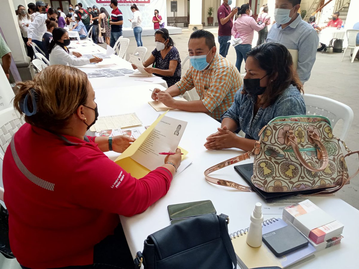 Recuerda acudir a nuestra Feria de Empleo en el H. Ayuntamiento de #SanAndrésTuxtla; trae varias copias de tu currículum o solicitud de empleo, te esperamos hasta las 15:00 h 

#Trabajo #Veracruz #SNE #SeguroEs