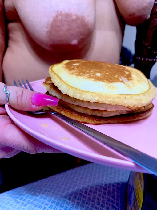 Pancakes this morning, anyone? https://t.co/SUbV16YFEg<a href="/tag/milf"class="tags"><span>#milf</span></a><a href="/tag/mondaymood"class="tags"><span>#mondaymood</span></a><a href="/tag/onlyfans"class="tags"><span>#onlyfans</span></a><a href="/tag/contentcreator"class="tags"><span>#contentcreator</span></a>