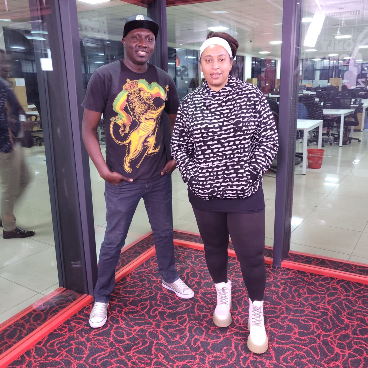 VybezRadioKE's tweet image. Ease up your day with some Roots &amp;amp; Reggae on #CeaseNSekkle! @MuzikalSheriff &amp;amp; @NaziziHirji inna di yard, what are you grateful for today?