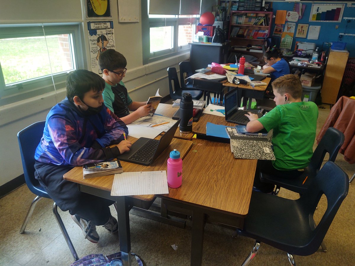 3rdGradeKubs's tweet photo. What does reading look like? It looks like students making choices! Do I need to practice a specific skill? Do I need time to read? Do I need to collaborate with a partner? #personalizedlearning #jcps #learneragency #reading https://t.co/9v3JJgW09K