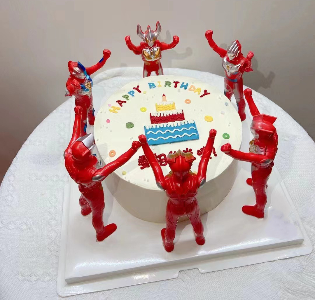 RobertoRachels1's tweet photo. @UltramanETH @UltramanETH 
 #UltramanETH 
Today I specially made two Ultraman cakes to celebrate
believe in light！ https://t.co/53akCWjeFZ