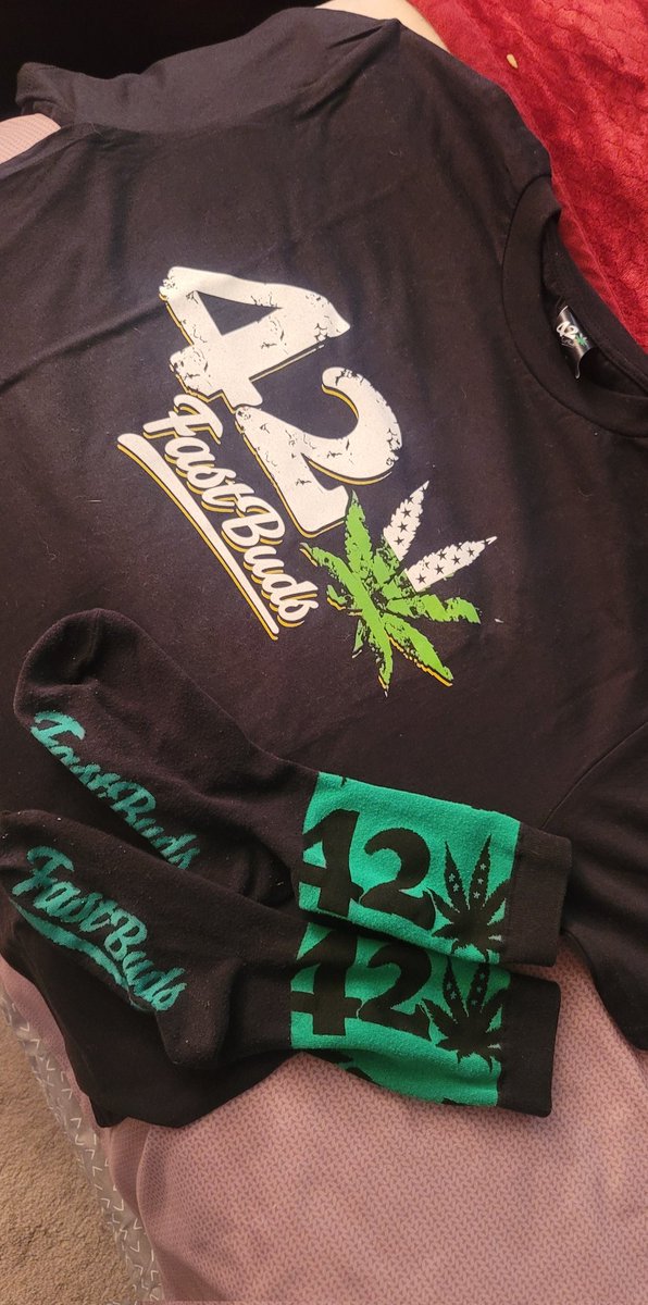 Today's outfit will be awesome!!!! 
Been waiting till today to rock this Tshirt...
Let's go!!!!!💚💚💚💚💚💚💚💚💚💚💚
#420goddess #happy420day 
@Fast_Buds
@travisa850 🥰🥰🥰🥰🥰🤟🏾🤟🏾🤟🏾🤟🏾🤟🏾💚