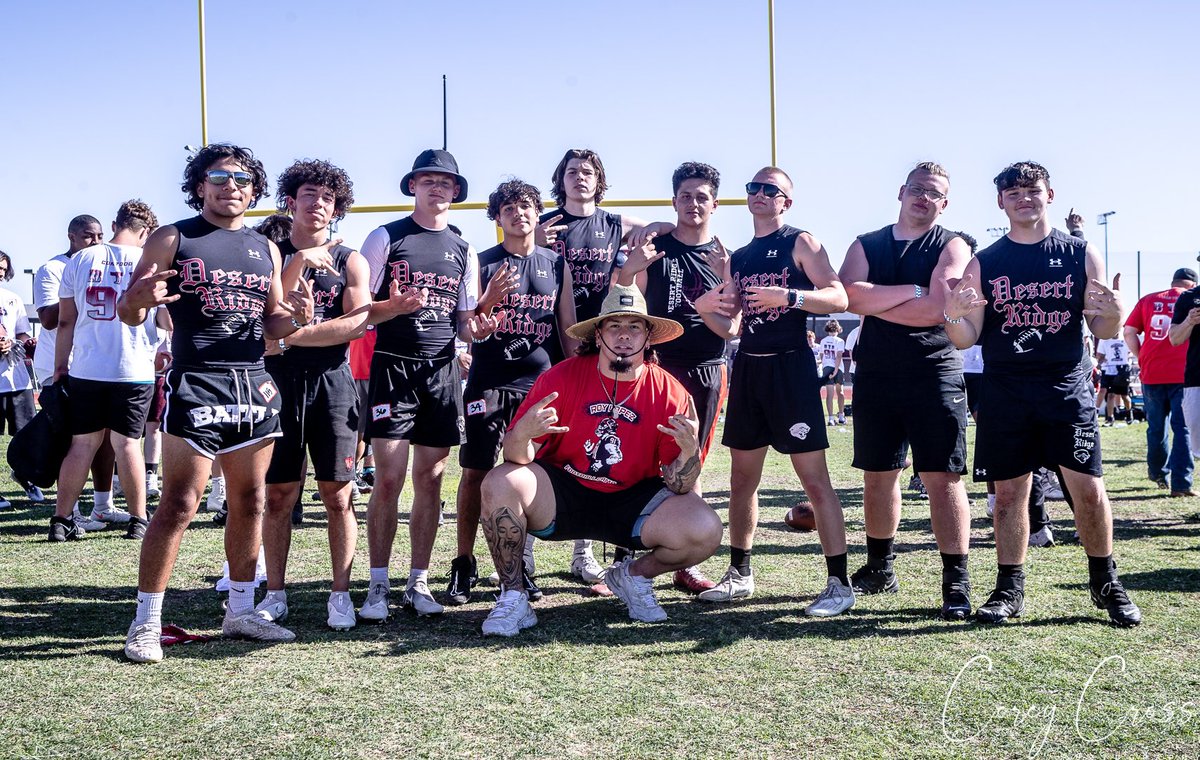 ccrossphotog's tweet photo. A few images from last weekendβs Roy Lopez Football Camp. Great turnout! #azsportsphotographer #roylopezjr #azfb https://t.co/yjRwioMG4s
