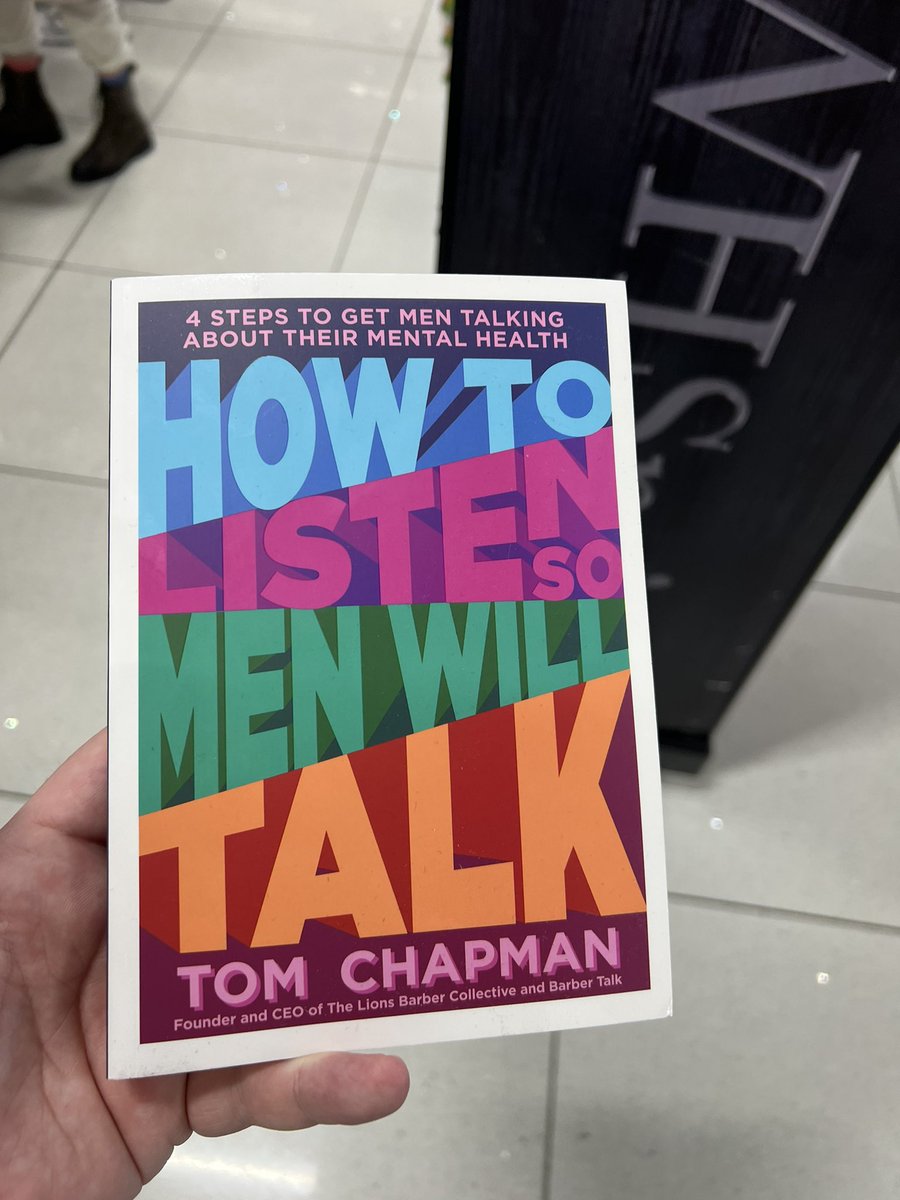 Got my book for my holiday <a href="/HeresTommy/">𝕿𝖔𝖒 𝕮𝖍𝖆𝖕𝖒𝖆𝖓</a> @TheLionsBarbers