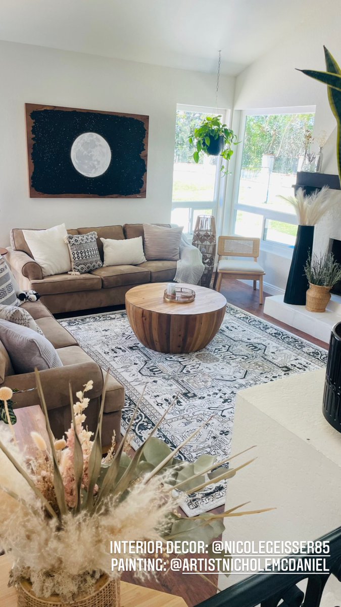 nicholemcdaniel's tweet photo. Here are a couple of interior photos of ”Light of the Moon” in it’s forever home which was beautifully decorated by Nicole Hallett. https://t.co/67IhkBZlEN