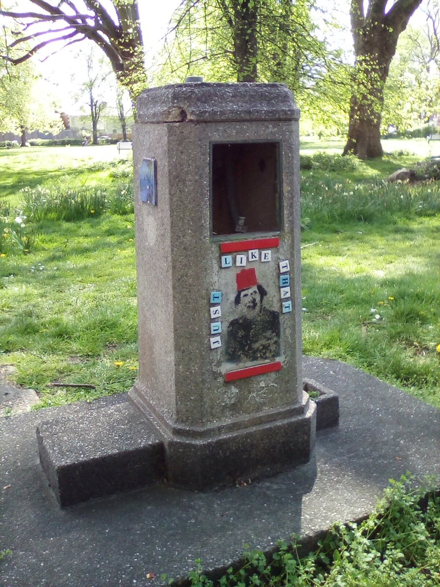 SurreySteve3's tweet photo. ๐
#ComedyLegend #TommyCooper #ActonGreen #London https://t.co/lGKL1IMecl