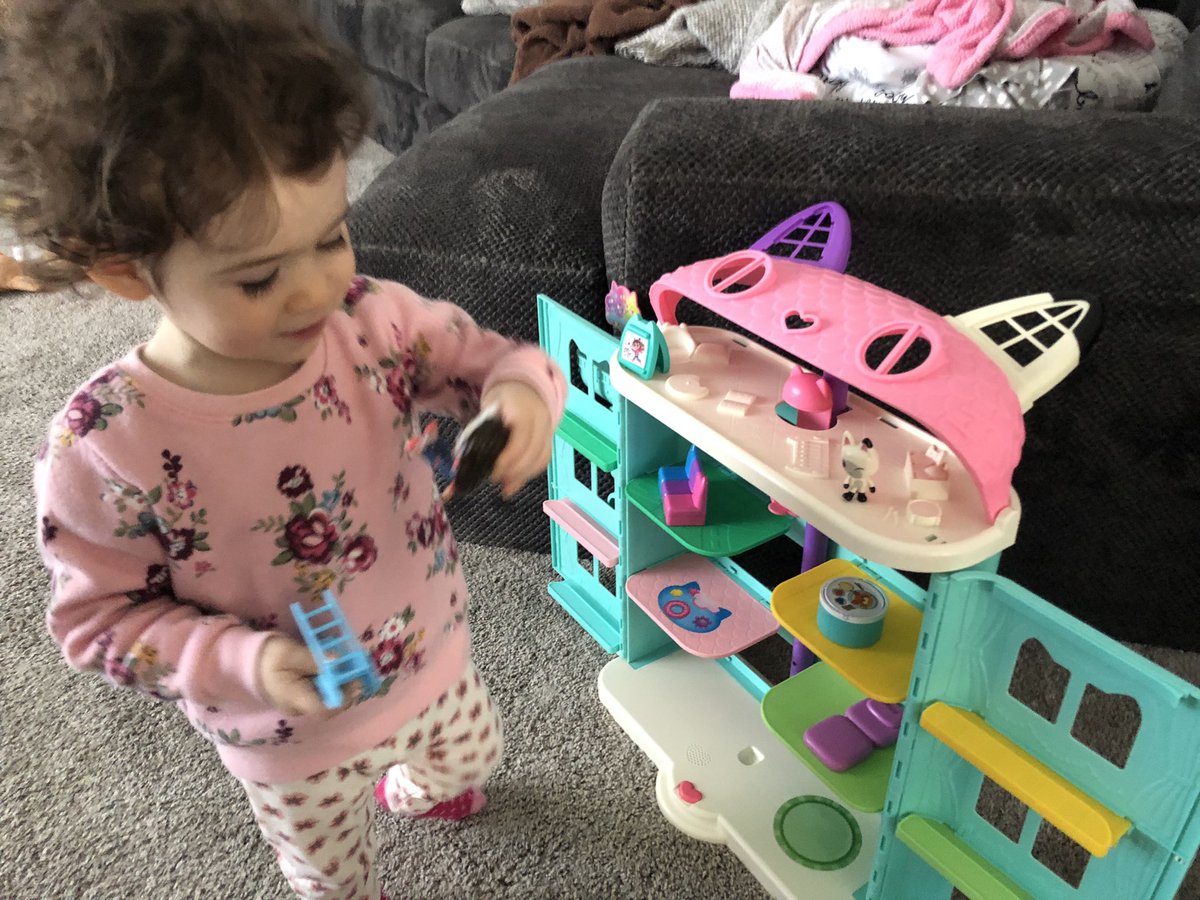 babisundae's tweet photo. We had so much fun exploring Gabby’s Dollhouse! Thank you @Tryazon and @SpinMaster for this awesome opportunity! This house is adorable and great for any fan of the show! It provides hours of imaginative play. It’s adorable! #GabbysDollhouse #tryazon https://t.co/BZBdpUArq0