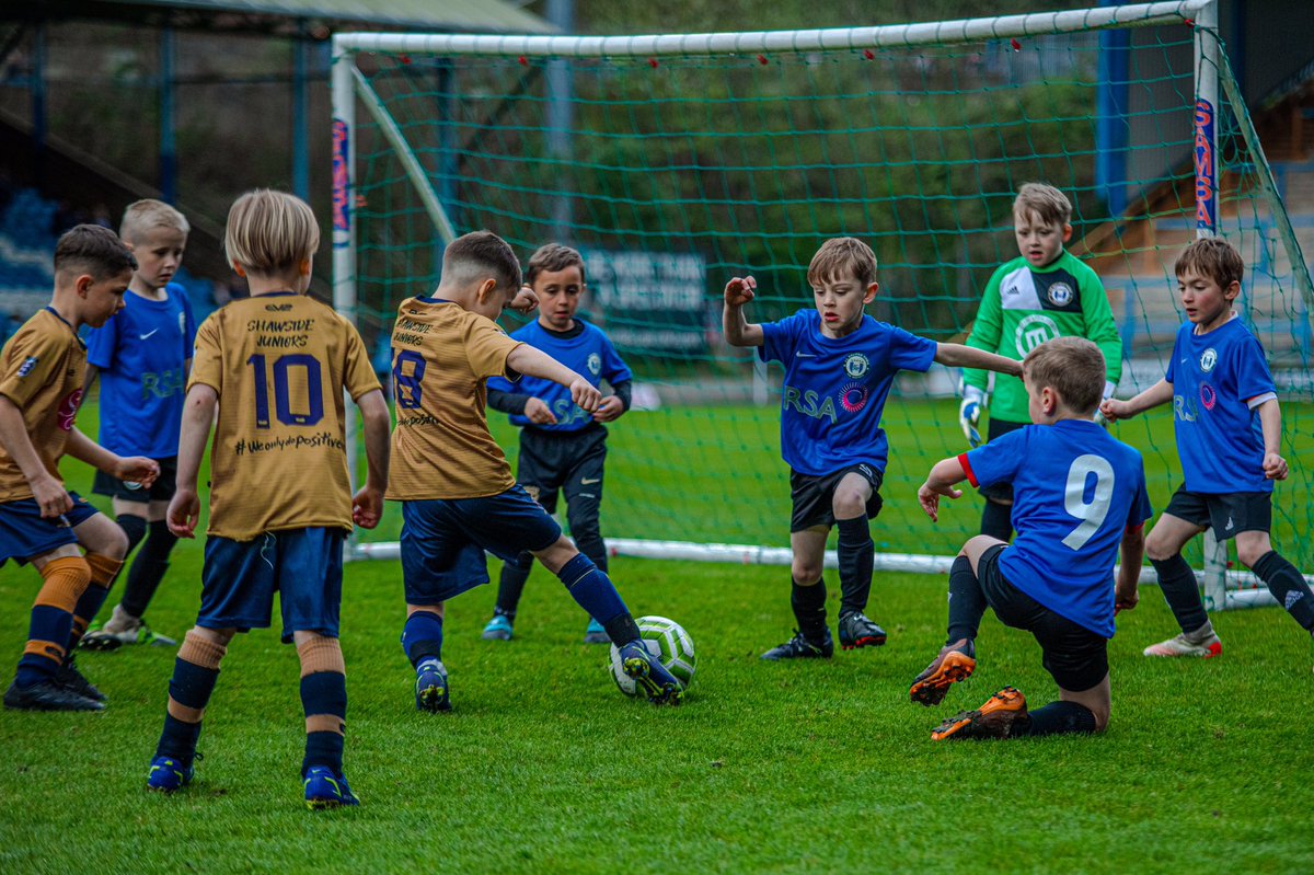 👀🔙 EASTER MONDAY GAME
 We had an amazing day <a href="/FCHTOnline/">FC Halifax Town</a> vs Chesterfield. Some of our community players walked out with the 1st team LIVE on BT Sport.

They also played on the pitch vs <a href="/ShawsideJ/">Shawside Juniors</a> in front of more than 3k spectators.
 What a day - more of that please!!