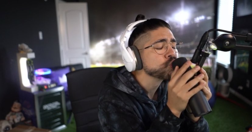 ZexyDanny's tweet photo. @Castro1021 ❤️😙 https://t.co/nowmzAjPvc