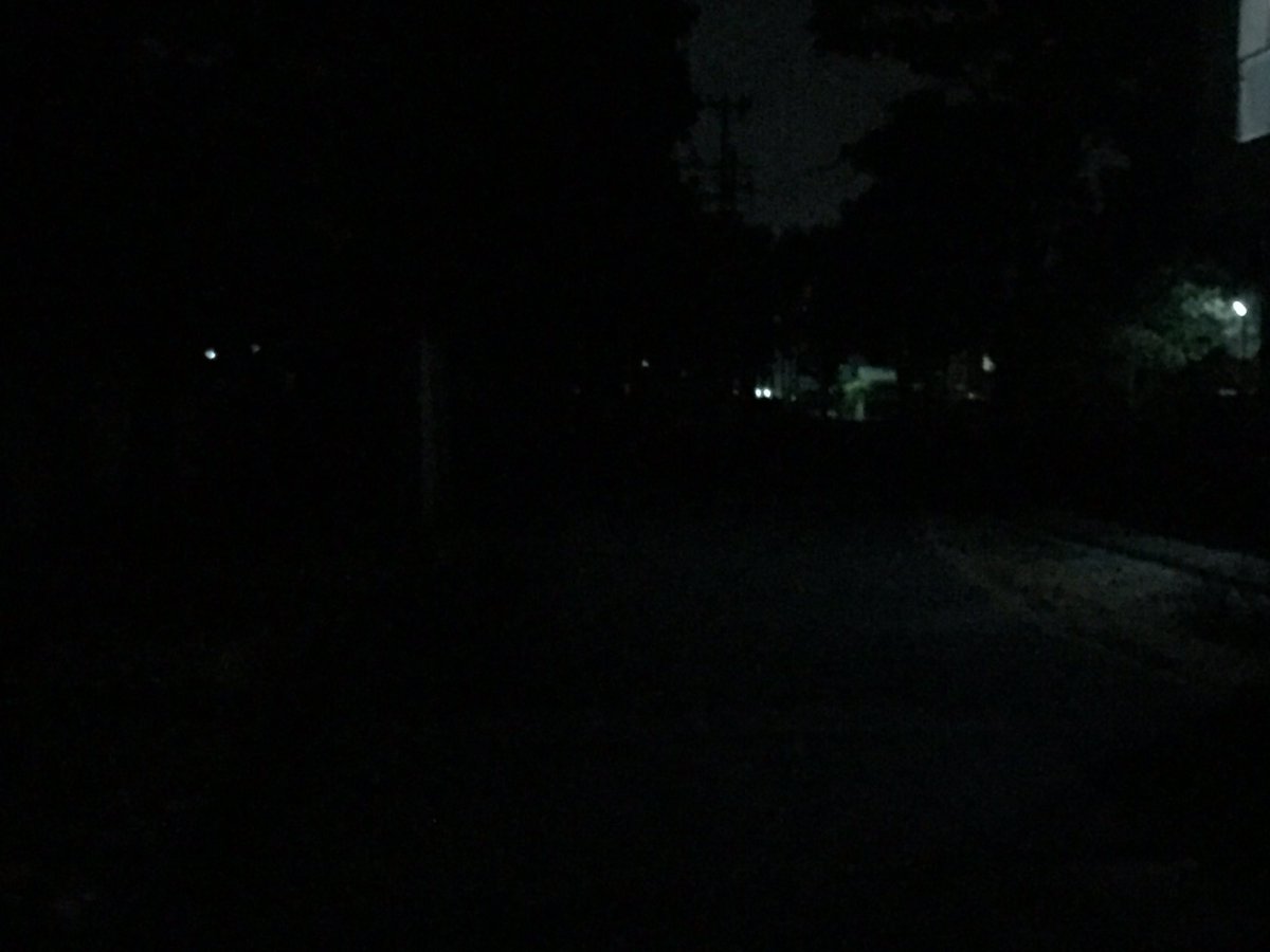 DoRight1stTime's tweet photo. @mysurucitycorp @CPMysuru - s d road visible?no street lights n best place for robbery n illegal activities!d road is in railway layout connecting bapuji layout in bogadi. D road s unsafe to walk in dark! Plz put up the street lights! https://t.co/3DnowhuAhM