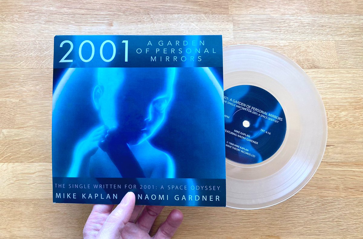 nessuno2001's tweet image. This limited edition of the “2001 single” by @MikeKaplan2001 is so cool! 45 rpm in transparent vinyl. Available through roughtrade.com/gb/mike-kaplan… Full story about how the single came to be here wavetheoryrecords.com/insight/the-st… @WaveTheoryREC