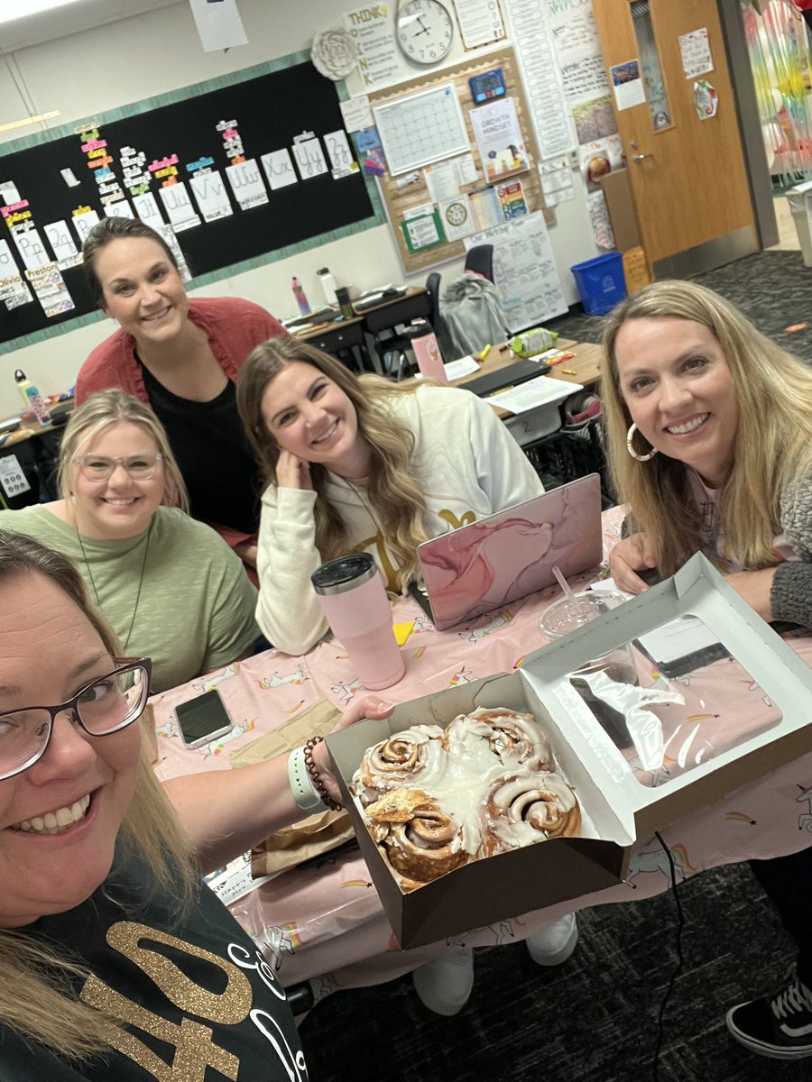 bethHollis9's tweet photo. Celebrating @LNWatson420 with the team @PinkElementary #pinkspringtraining https://t.co/xyavx7bd0A