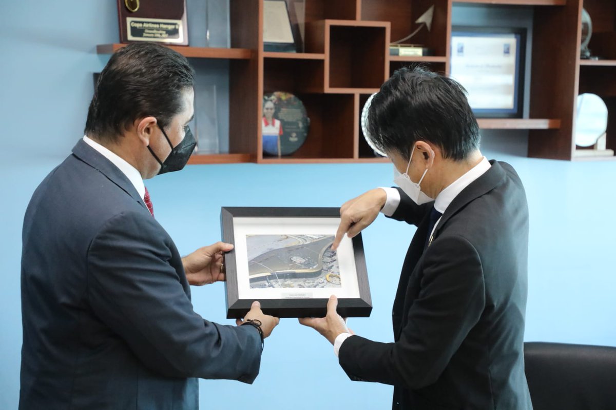 Hoy recibí la grata visita del Embajador del Japón en Panamá, Hideo Fukushima. 
Con quien pude tener una amena conversación sobre temas actuales.
#GabineteTurístico
#LaPrimeraSonrisaEnRecibirte
#Panamá
#HubDePanamá