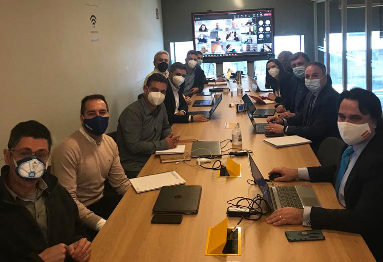 NormasUNE's tweet photo. 🤝 Hoy se ha constituido el órgano técnico de normalización 'Medición de CO2' con el objetivo de desarrollar una #normaUNE sobre #medicióndeCO2 en ambientes interiores a fin de garantizar una ventilación adecuada y evitar la propagación de enfermedades como la #COVID-19. https://t.co/T9HZ8b3sPT