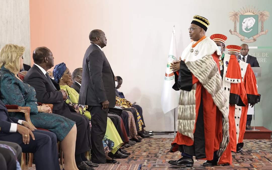 sortirdufranCFA's tweet photo. La nomination de #TiémokoMeylietKoné est une trahison absolue.Cet homme fut le gouverneur général de la @BCEAO_Officiel.Il a un bilan désastreux,le principal artisan du maintien du franc CFA.@AOuattara_PRCI l'adoube comme son successeur.Stop à la #gérontocratie. https://t.co/ZqunWjIjQw
