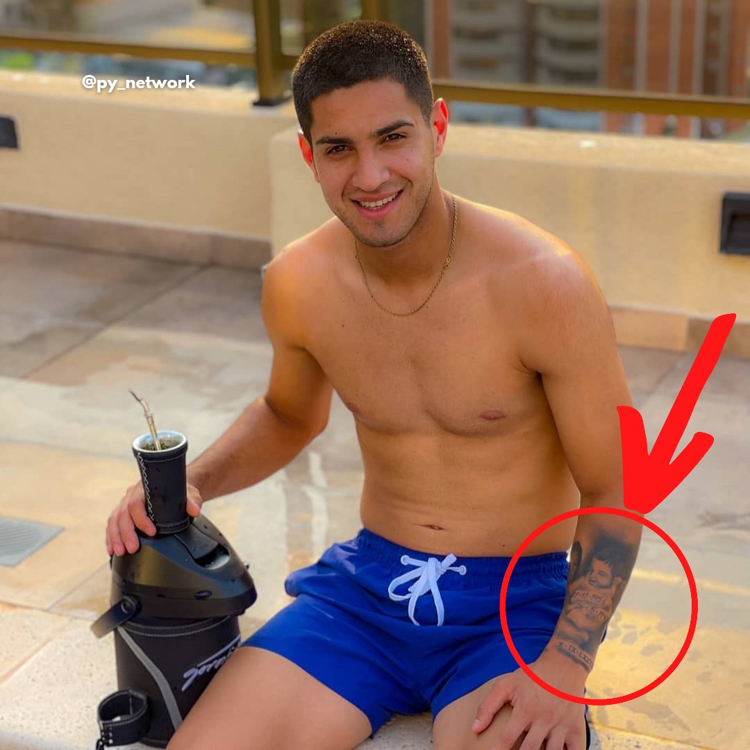py_network's tweet photo. #PyViral | 💥 Escándalo

🔴 Se filtraron vídeos de contenido sexual que tendrían como supuesto protagonista al central del Olimpia Luís Zárate.

➡️ Habrían sido publicados en una página de suscripción, el nombre de la protagonista no es el de la novia del pelotero.

#PyNetwork https://t.co/wn8TVIfLYl