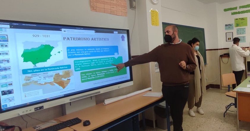 AsocCodenaf's tweet photo. #CODENAFMÁLAGA

👨‍🏫👩‍🏫 Iniciamos el ciclo de talleres en unos de los centros de Palma Palmilla que realizamos junto a @gitanos_org_MAL para mejorar la convivencia entre el alumnado.

Programa de Gestión de la diversidad cultural a través de la mediación intercultural por @EducaAnd https://t.co/ahd24Y6PI9