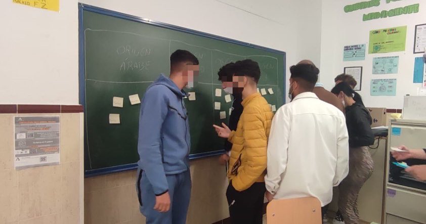 #CODENAFMÁLAGA

👨‍🏫👩‍🏫 Iniciamos el ciclo de talleres en unos de los centros de Palma Palmilla que realizamos junto a <a href="/gitanos_org_MAL/">FSG Málaga</a> para mejorar la convivencia entre el alumnado.

Programa de Gestión de la diversidad cultural a través de la mediación intercultural por <a href="/EducaAnd/">Consejería Desarrollo Educativo y FP</a>