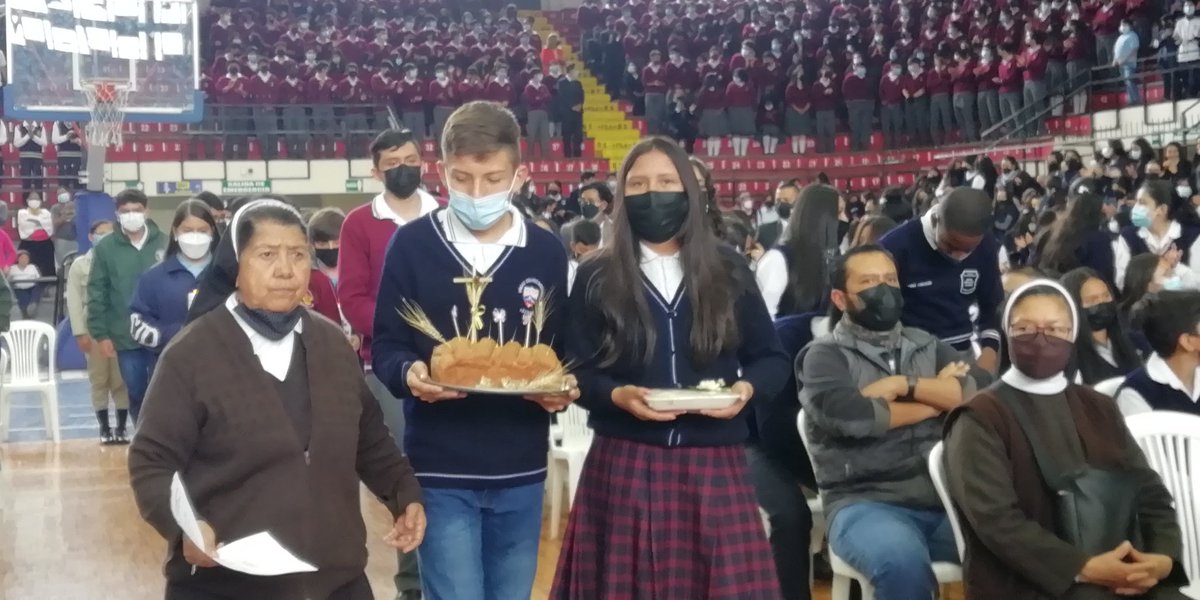 gguamantvn's tweet photo. #Jóvenes, en la San Misa. En la Fiesta de la Dolorosita del colegio, jóvenes pertenecientes a la #FEDEC-Imbabura, en el Coliseo Luis Leoro Franco, participaron del sínodo de jóvenes junto a Mons. René Coba, obispo de la diócesis de #Ibarra. @TVNCanal @Confepec @hbonillatvn https://t.co/5jlET6ayhx