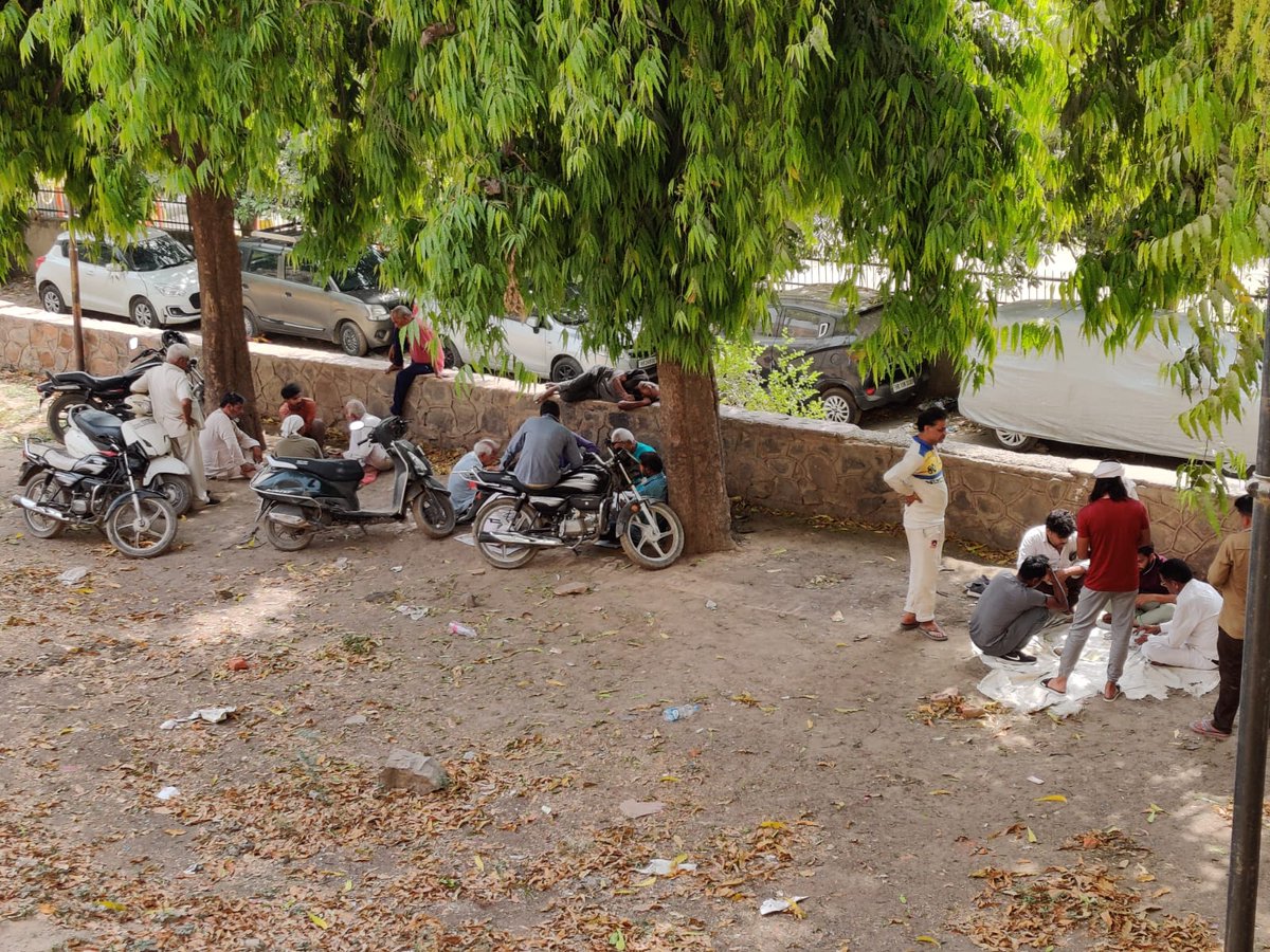 UStrwa's tweet photo. @DelhiPolice 
Surrounding of thr Ward No.8, Mehrauli has been bad for quite some time due to gambling (day time) &amp; drinking (evening n night) activities near Maharaja Agrasen Park area.

We have raised this issue with local beat office w/ several times but to no avail. n/1 https://t.co/YZa4xmqaUn