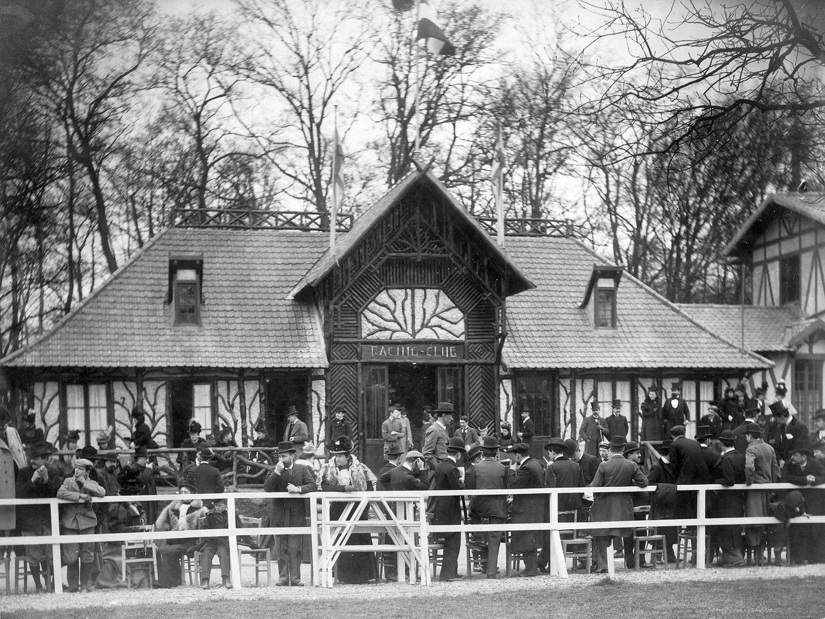 🇫🇷 20 avril 1882 🗓️

Fondation du Racing Club de France sous le nom de « Racing Club ».

Mythique club omnisports parisien, le Racing compte 93 médailles olympiques, 53 titres de champion du monde, 30 coupes d'Europe, 115 titres européens et plus de 1 000 titres nationaux 🙌