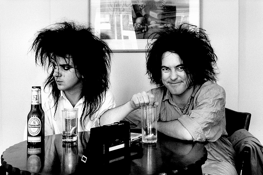 Simon Gallup &amp; Robert Smith
1985 London, England
📸 Alain Dister