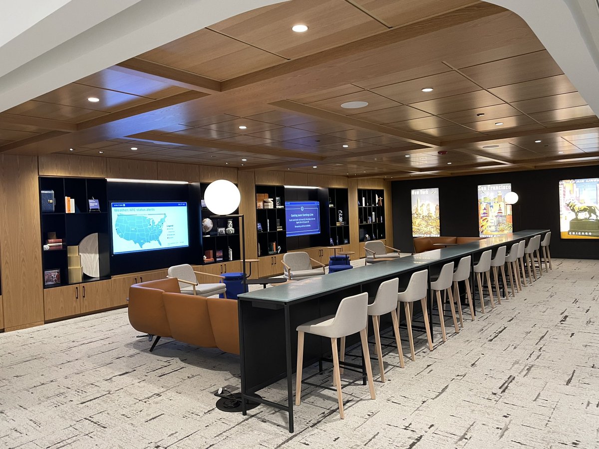 Jmalig's tweet photo. Pretty cool new work and meet space @willistower for @weareunited https://t.co/zUiyD4CzmJ
